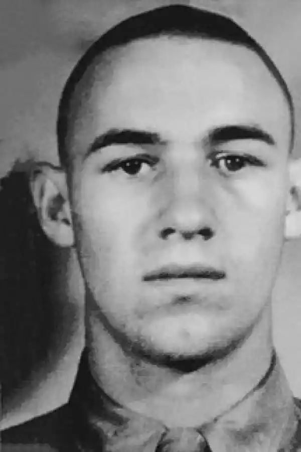 ALISTADO. La foto del actor a los 16 años, cuando entró al Ejército.