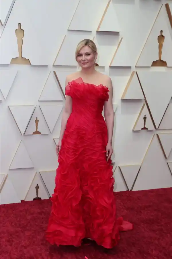 2022: Kristen Dunst en un Christian Lacroix de Otoño-Invierno 2002