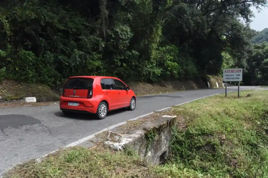 CARTELES. Existen, pero quienes recorren el lugar dicen que es insuficiente.