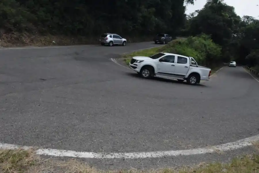 CURVAS. En la zona de El Rulo los transeúntes piden más señalización principalmente para la gente que sube en vehículo con poca experiencia. 