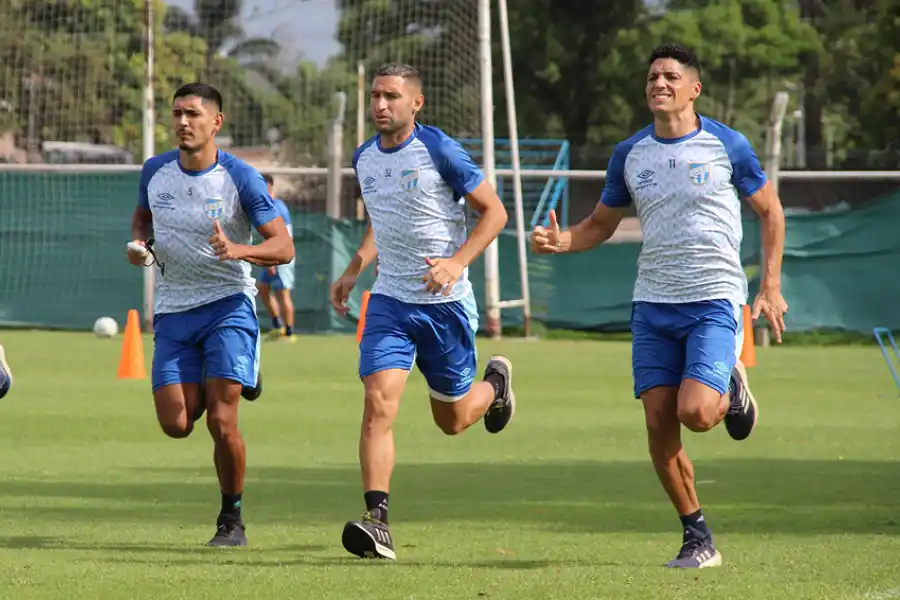 PREPARACIÓN. Mientras tanto, el equipo dirigido por Lucas Pusineri, se entrena pensando en su rival.
