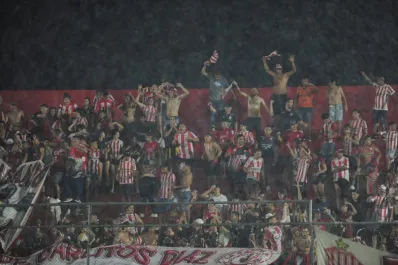 Con lluvia, rayos y suspensión San Martín de Tucumán y Güemes empataron 1-1 en La Ciudadela