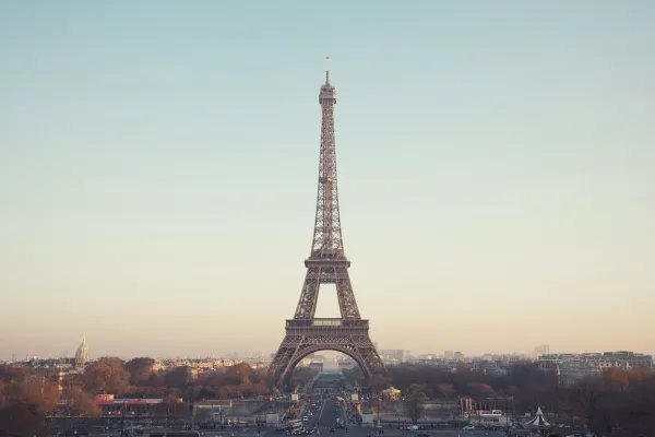 600x400_cono-francs-esta-iniciativa-consejo-federal-inversiones-otras-organizaciones-permite-ganar-beca-estudios-pais-torre-eiffel--unsplash-1072968-172946.webp