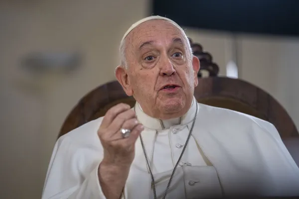 En el Ángelus, el Papa Francisco agradeció a los fieles  por las oraciones para pedir por su salud
