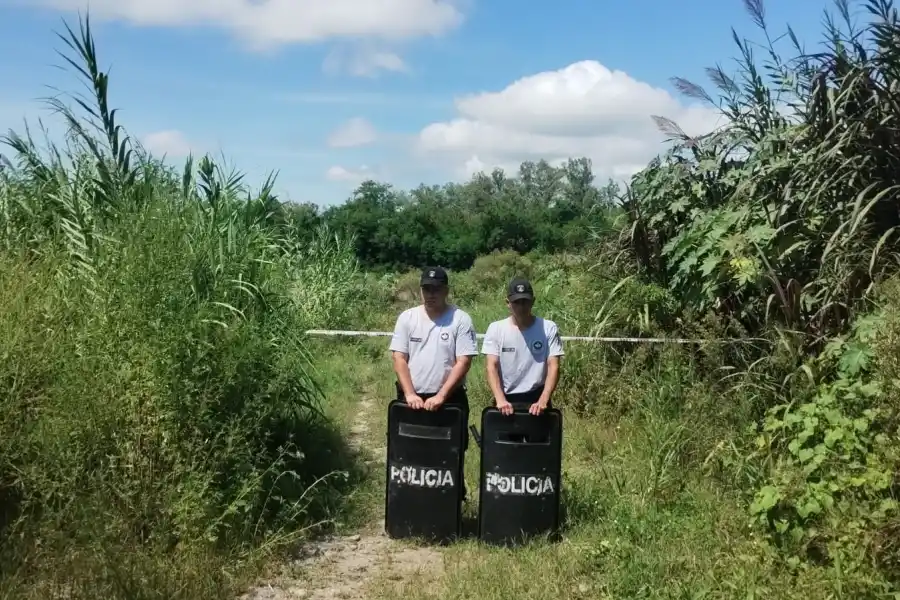 Policías, en la zona del hallazgo. 