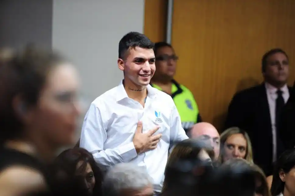 Nahuel Herrera fue parte del acto de ayer. El joven estaba en situación de calle y el municipio le dio la chance de ser admisionista en la Asistencia Pública.