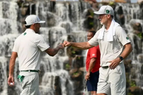 La inesperada reacción de Gabriel Batistuta tras fallar un tiro en un torneo de golf con leyendas del fútbol