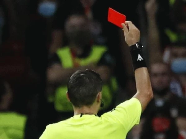 Sospechas, favores, castigos y silencio: el fútbol argentino en la mira