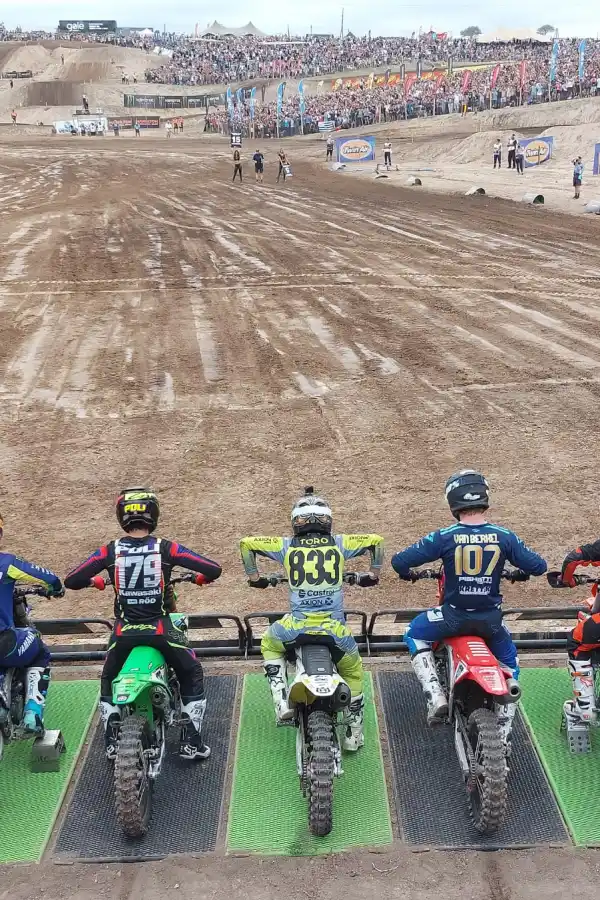 LARGADA. Toro, con el 338, está en posición de inicial en el partidor. FOTO DE MARCOS SENA