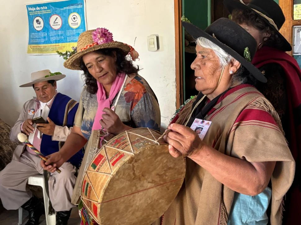 CULTURA. Copleras entonaron el lugar con sus tradicionales cantos.