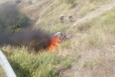 Murió cuando iba a tirar las cenizas de su padre: la triste despedida de su novio