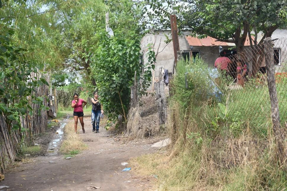 DENUNCIA. Vecinos dijeron que Daniela Ávila, madre de Kiara, estaba alcoholizada la noche del hecho.