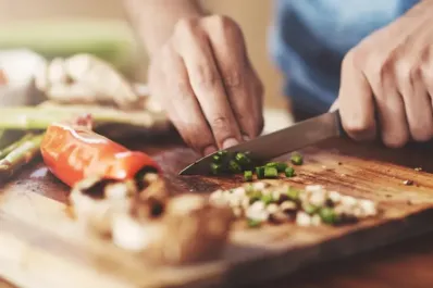 Cómo deberías preparar tu cena para despertarte con un abdomen plano