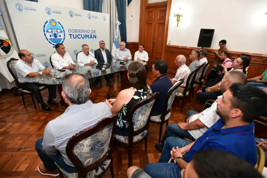 Los gremios estatales firmaron el acuerdo salarial del 10% hasta mayo