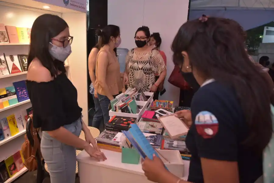 LIBRERAS #2: Eiti Leda Libros, Antonella Trejo