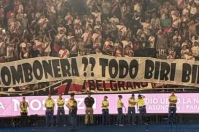 Duelo de hinchadas entre Boca y River: los “Millonarios” le dedicaron una bandera a los “Xeneizes” y la respuesta no tardó en llegar