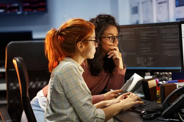 La UdeSA ofrece 40 medias becas para mujeres en carreras de tecnología