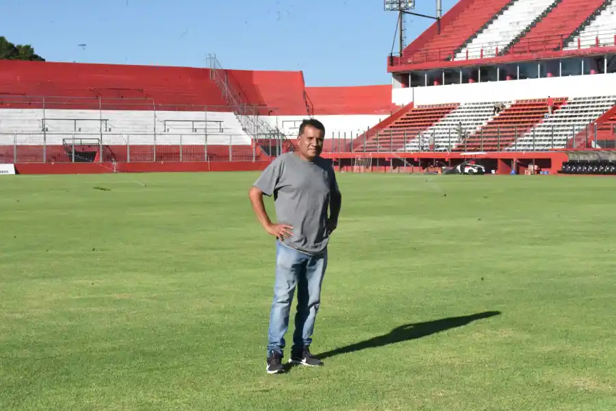 FELIZ. Oscar Araóz dijo que sintió orgullo al recibir elogios tanto de hinchas como de jugadores.