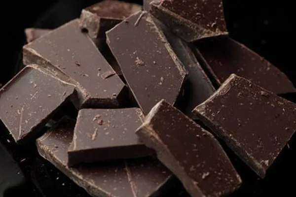 ¿Qué le pasa al cuerpo si consumimos chocolate todos los días? Beneficios, riesgos y claves para un consumo saludable
