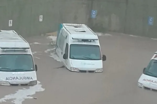 Temporal en Bahía Blanca: un hospital se inundó y evacuaron bebés que estaban internados