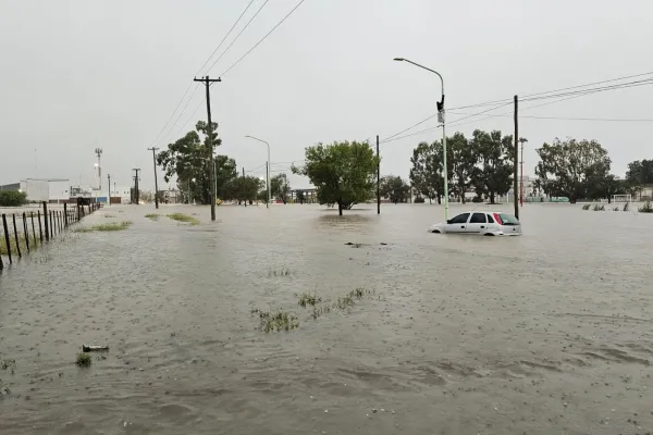 Temporal en Bahía Blanca: suspendieron todas las actividades y hay familias evacuadas