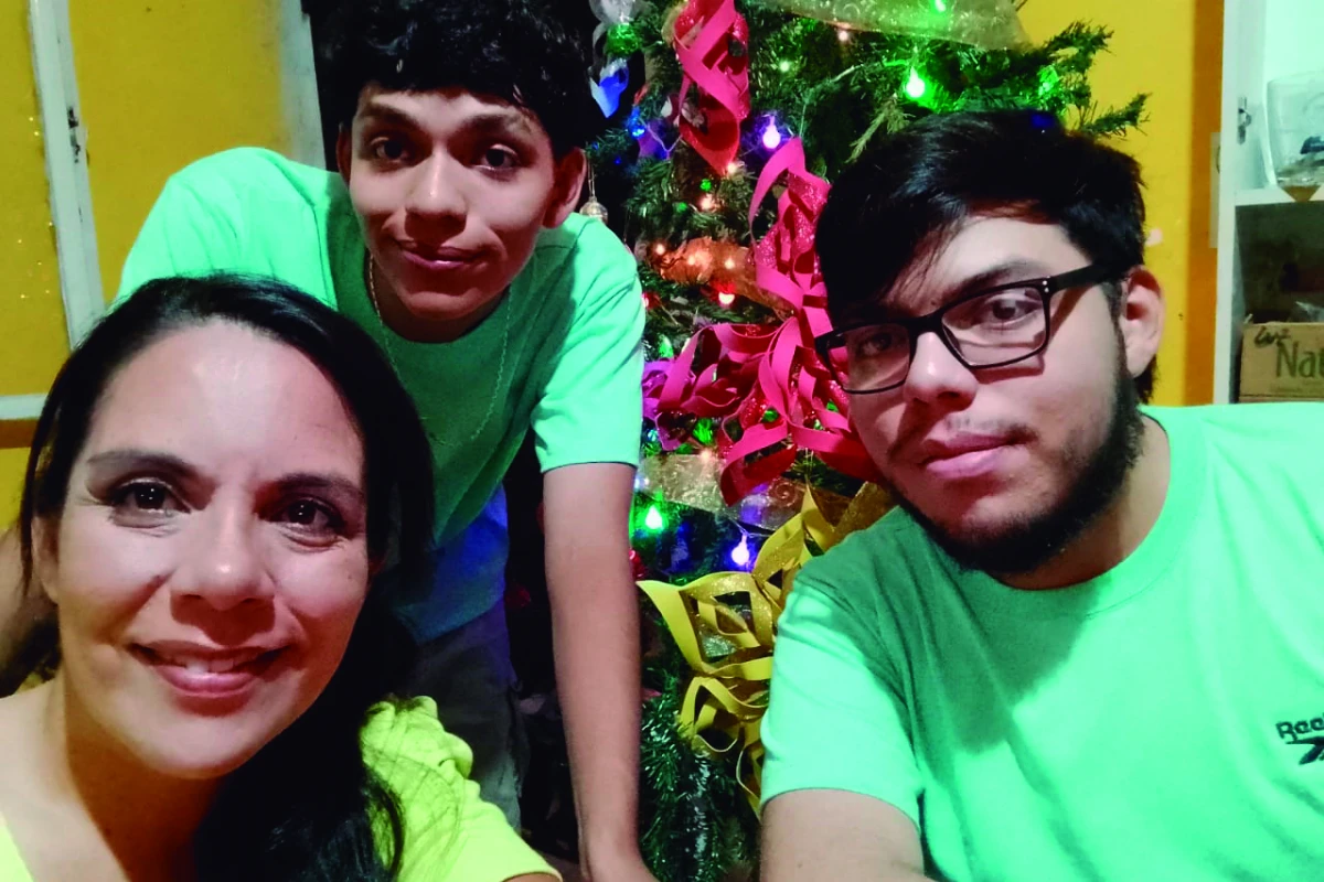 EN NAVIDAD. Ana, Joaquín y Juan durante los festejos de Fin de Año.