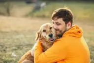 ¿Debería abrazar a mi perro? Algunos expertos sugieren que no