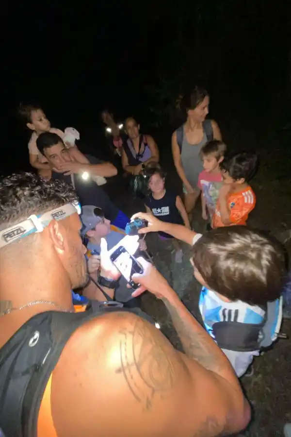 ENTRETENIMIENTO Y CIENCIA. Renzo es especialista en aves y anfibios y les enseña sobre los animales que ven.