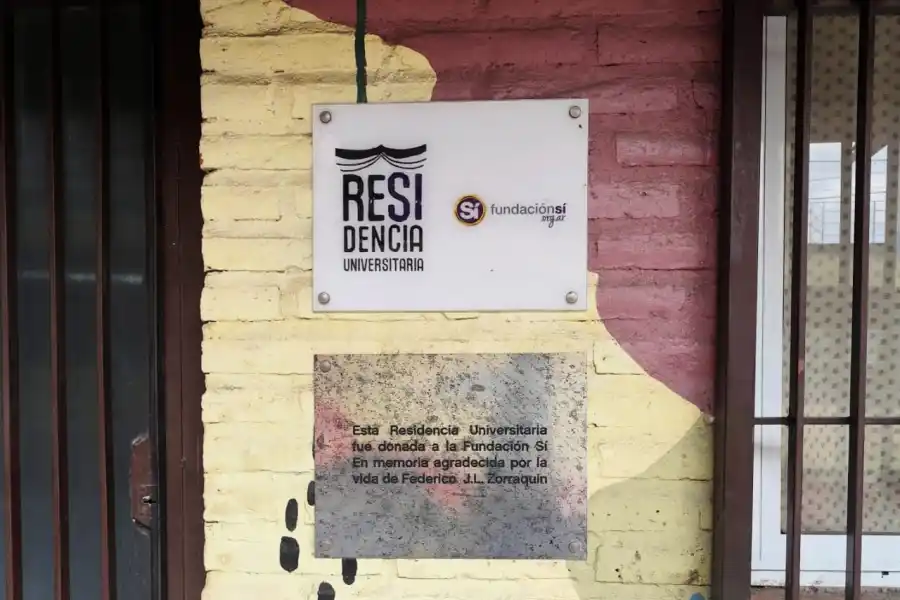 LA FACHADA. La casa de la residencia tiene murales por fuera y por dentro. / LA GACETA