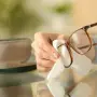 La manera de limpiar los anteojos para que queden perfectos, según un óptico