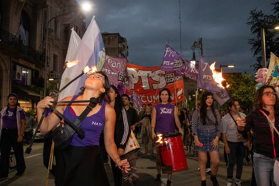 Mujeres se congregaron este lunes por el Día de la Mujer Trabajadora.