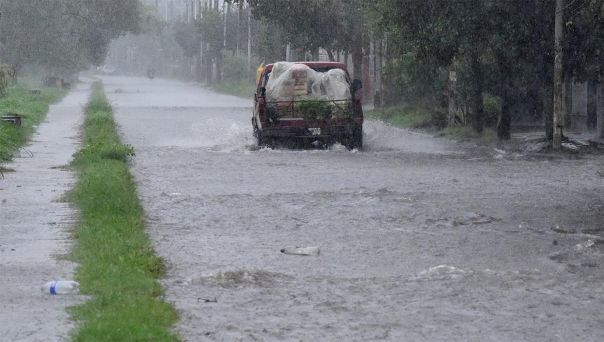 TRÁNSITO. Los mayores estragos los sufrieron los conductores durante la tormenta del sábado.