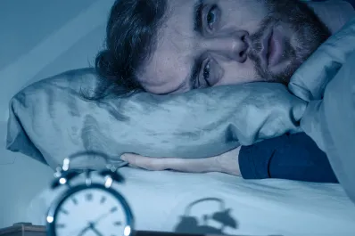 Cómo mejorar el insomnio sin recurrir a medicamentos, según expertos