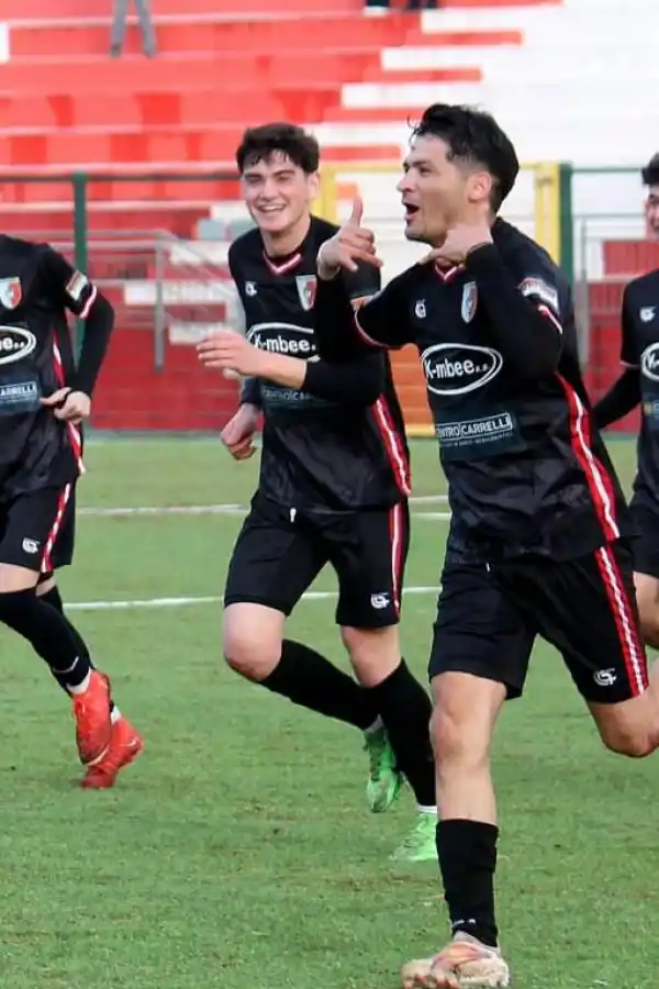 Un futbolista tucumano cambió Cerdeña por La Banda por una señal divina