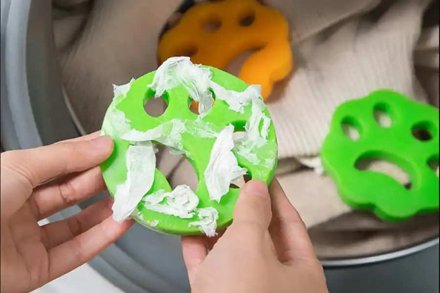 El método casero con bolsas para eliminar los pelos de la ropa en el lavarropas