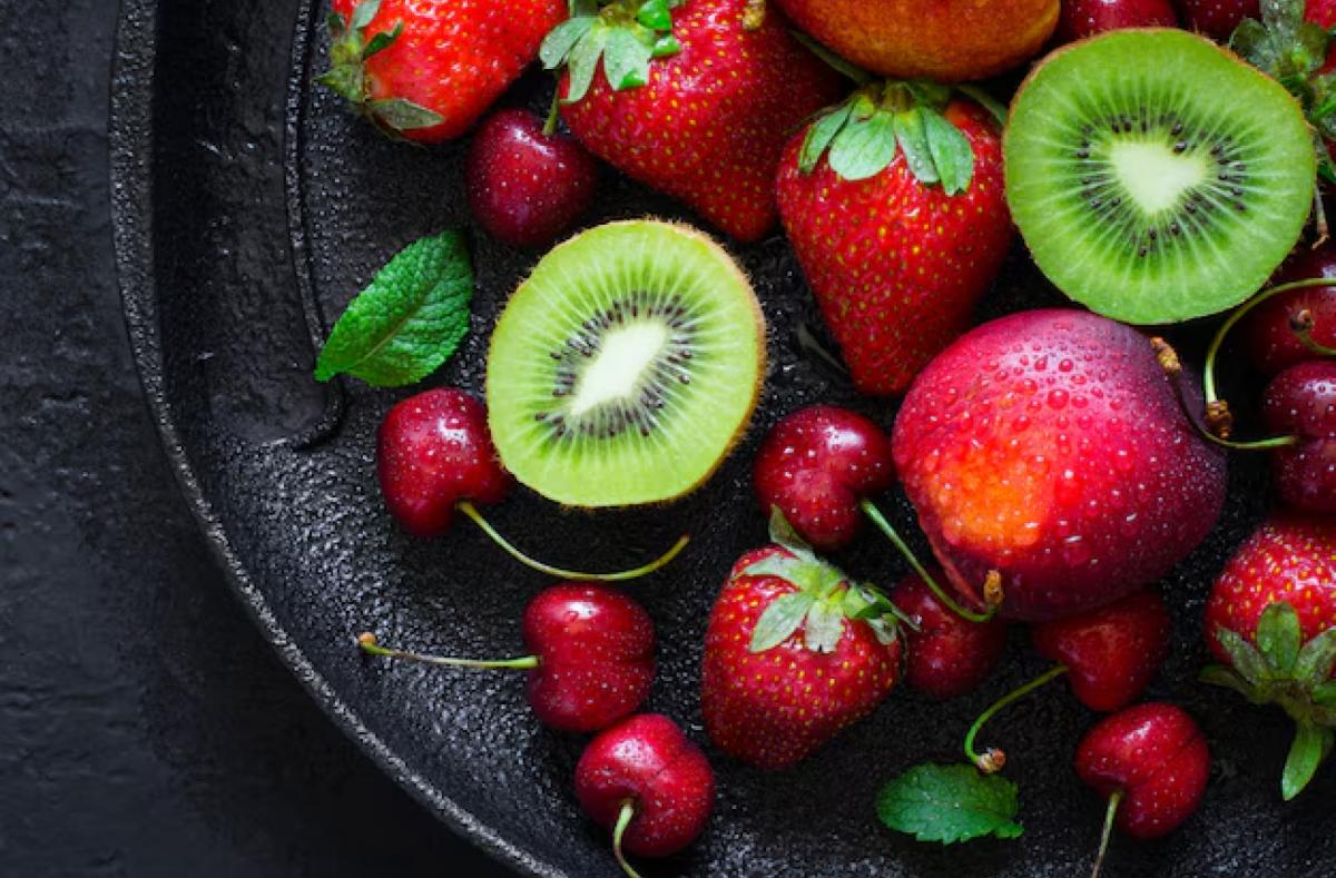 Kiwi y cerezas.