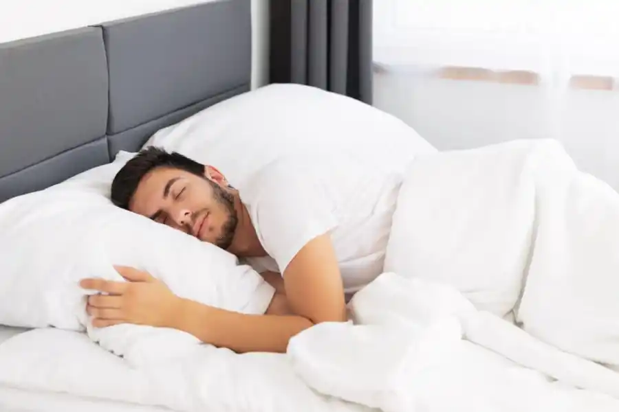 Los expertos recomiendan dormir del lado derecho en caso de insuficiencia cardíaca.