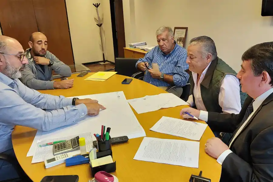 En Alberdi, vecinos reclaman el colapso del sistema de cloacas