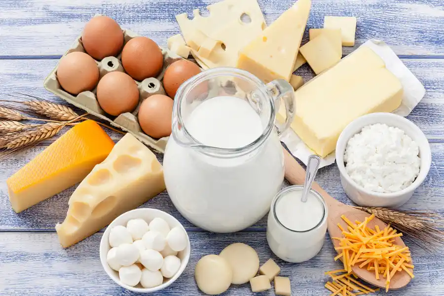 Los huevos y la leche son una de las opciones más comunes entre quienes no desean comer proteína animal.