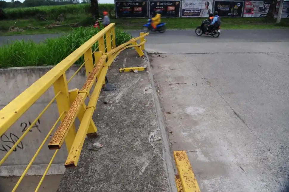 CRUCE CON CALLE ZAVALÍA. El suelo está erosionado, dice un vecino