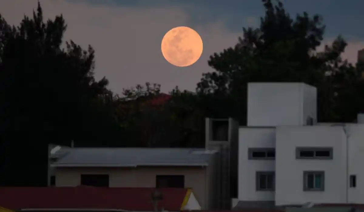 El eclipse desde Tegucigalpa ORLANDO SIERRA - AFP/ La Nación