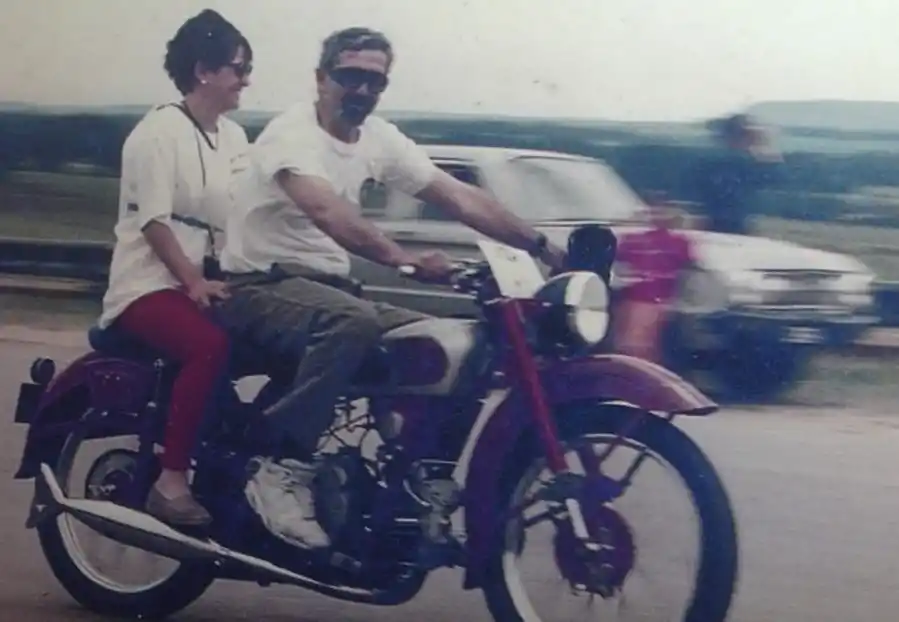 GRAN PASIÓN. Orlando y Norma en uno de sus tantos viajes en moto.