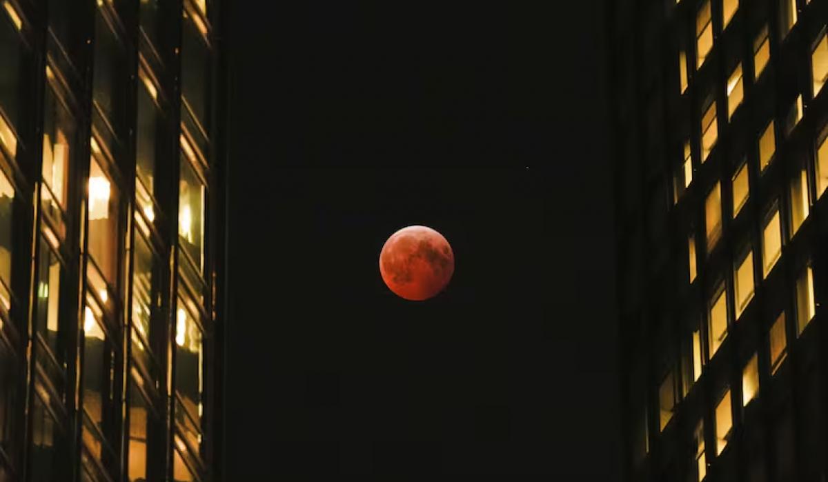 Así se vio el eclipse lunar en Chicago Kiichiro Sato - AP/La Nación