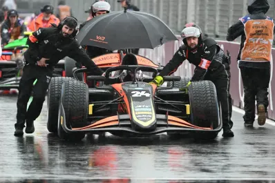 Se suspendió la F2 y podría retrasarse la carrera F1 en Australia por la lluvia
