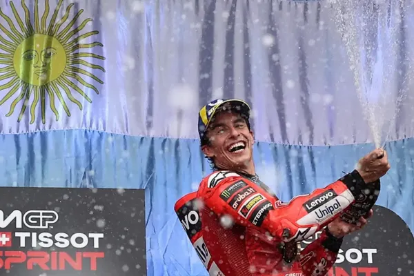Márquez sigue su racha imbatible: gana la sprint y lidera el mundial de MotoGP