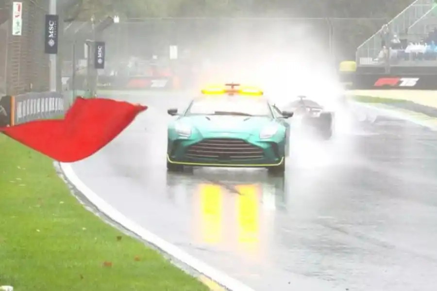 BANDERA ROJA. Así se suspendía la final de la F2.