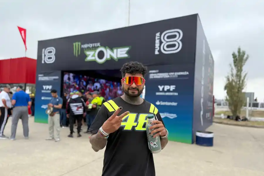 Es fanático de Valentino Rossi, se hizo un tatuaje y nombró a su hija Valentina en homenaje al italiano