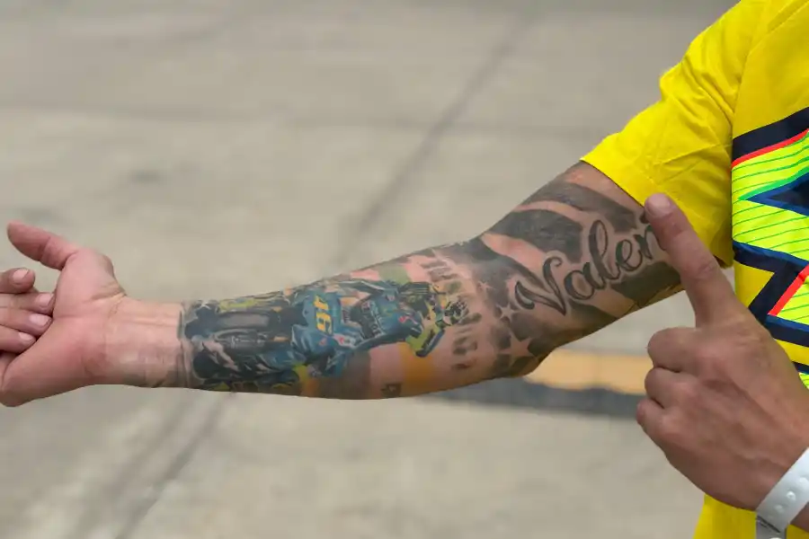 Es fanático de Valentino Rossi, se hizo un tatuaje y nombró a su hija Valentina en homenaje al italiano