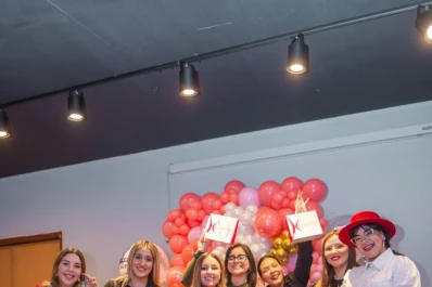 La fiebre del color que está revolucionando las uñas en Tucumán