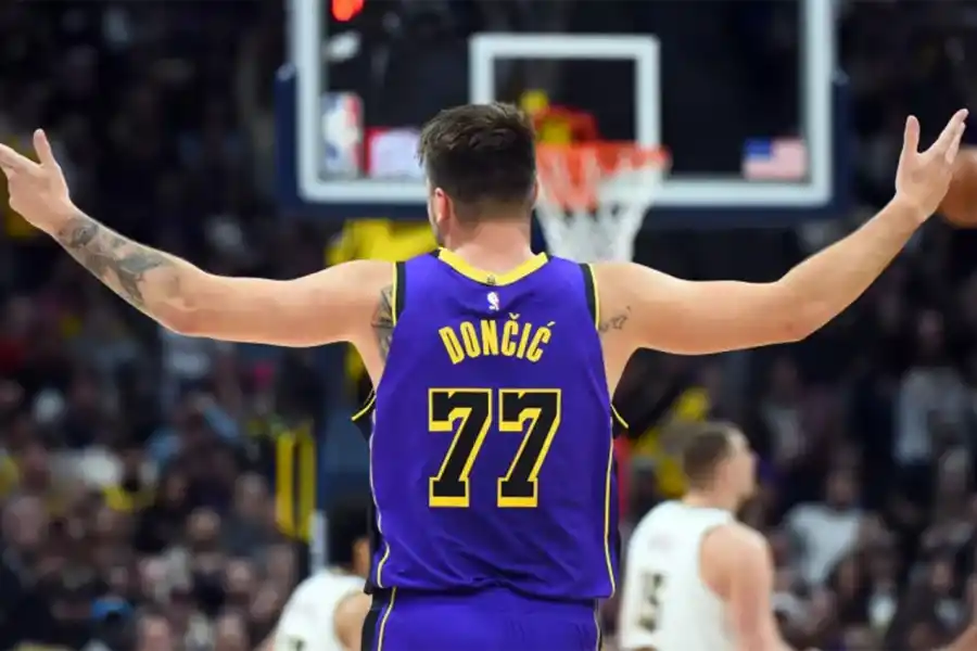 EL AS. La llegada de Luka Doncic pontenció a Los Ángeles Lakers, que se alistan para los playoffs de la NBA.